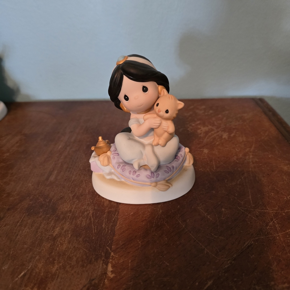 Precious Moments Disney Showcase Figurine -  Jasmine